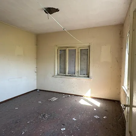 Pazardzhik Shelter House 3 Empty Rooms, No Electric, No Water, No Wc, Free Car Parking, Glavinitsa Self Check-in *