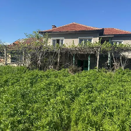 Pazardzhik Shelter House 3 Empty Rooms, No Electric, No Water, No Wc, Free Car Parking, Glavinitsa Self Check-in Glavinitsa (Pazardzhik)